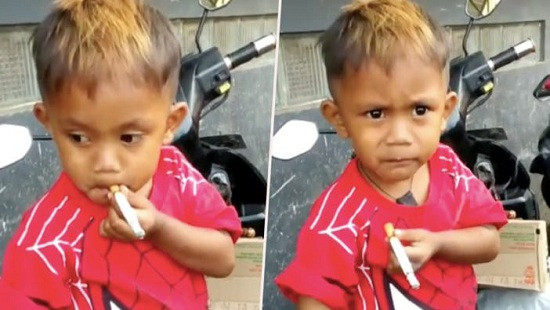 Cậu bé 2 tuổi người Indonesia phì phèo mỗi ngày 40 điếu thuốc lá