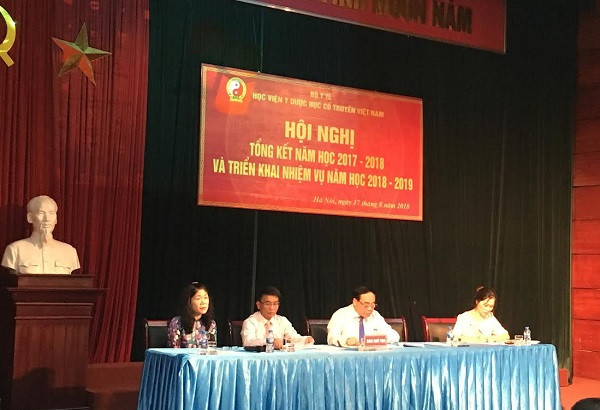 Học viện Y dược học cổ truyền Việt Nam trao bằng tốt nghiệp cho 502 học viên