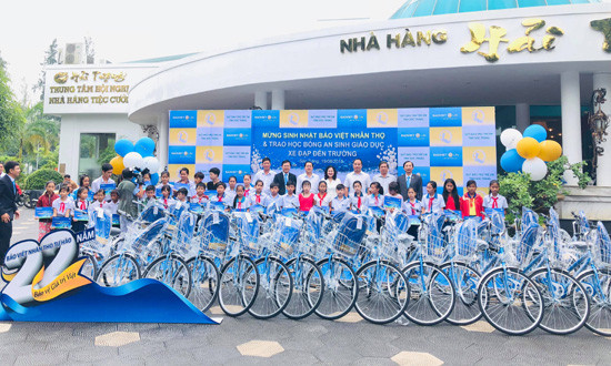 Trao tặng 50 xe đạp và 50 ba lô cho trẻ em hiếu học tại tỉnh Sóc Trăng