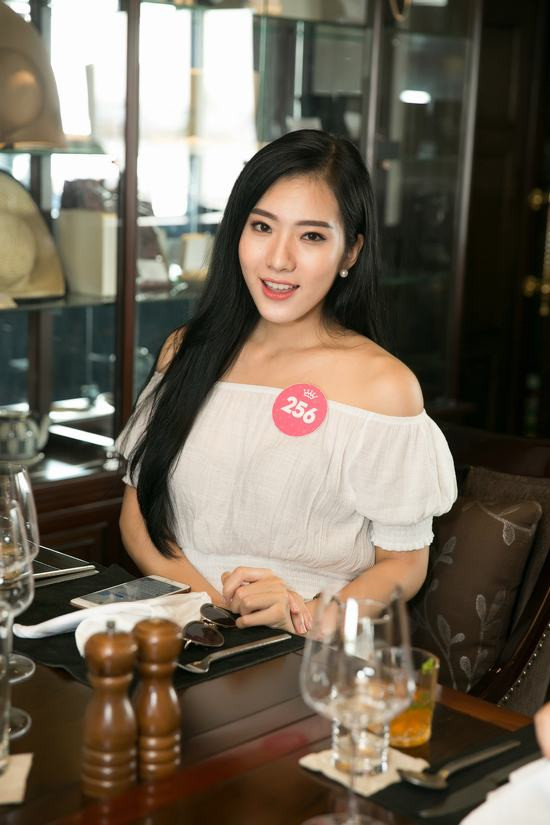 Thí sinh Hoa hậu Việt Nam 2018 khoe sắc giữa mây trời Hạ Long