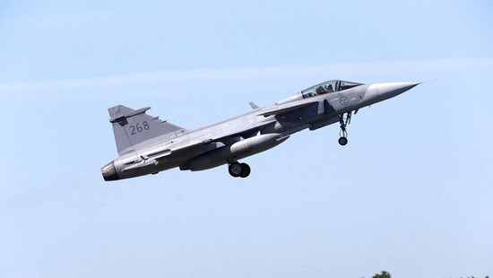 Thụy Điển: Máy bay chiến đấu rơi do đâm phải chim