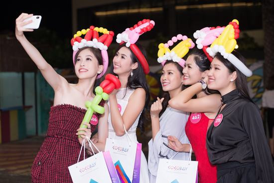 Hoa hậu Việt Nam 2018: Các thí sinh khoe vẻ đẹp nõn nà ở  Đà Nẵng