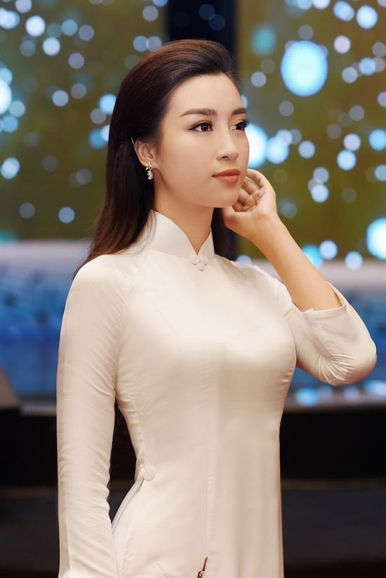 Đỗ Mỹ Linh – Hoa hậu mặc áo dài gây thương nhớ nhiều nhất