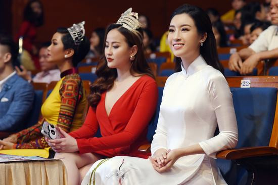 Đỗ Mỹ Linh – Hoa hậu mặc áo dài gây thương nhớ nhiều nhất