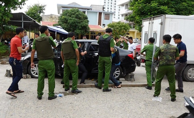 Cầm dao xông vào đe dọa, tấn công tại trụ sở Công an