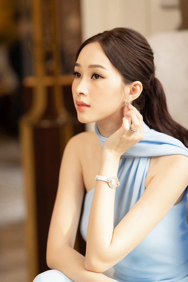 Hoa hậu Đặng Thu Thảo tái xuất đẹp ngỡ ngàng sau sinh con