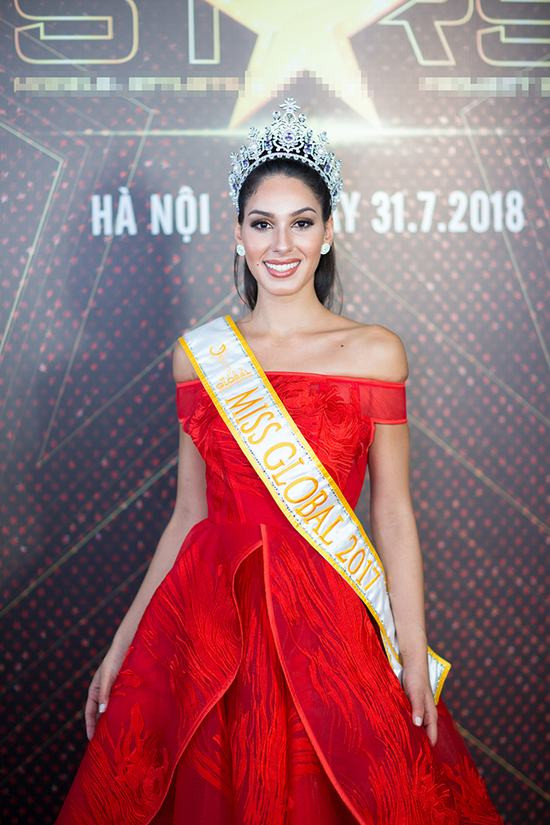 Hoa hậu Trái đất 2015 và Hoa hậu Toàn cầu 2017 đẹp mê hồn khi sang Việt Nam tìm người đẹp