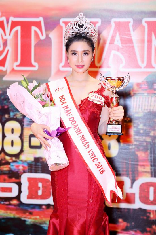 Nữ diễn viên ‘Lòng dạ đàn bà’  Lý Thiên Nương đăng quang Hoa Hậu Doanh Nhân Việt Toàn Cầu 2018