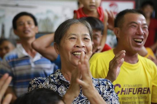 Cả dân tộc vỡ òa ăn mừng chiến thắng của Olympic Việt Nam