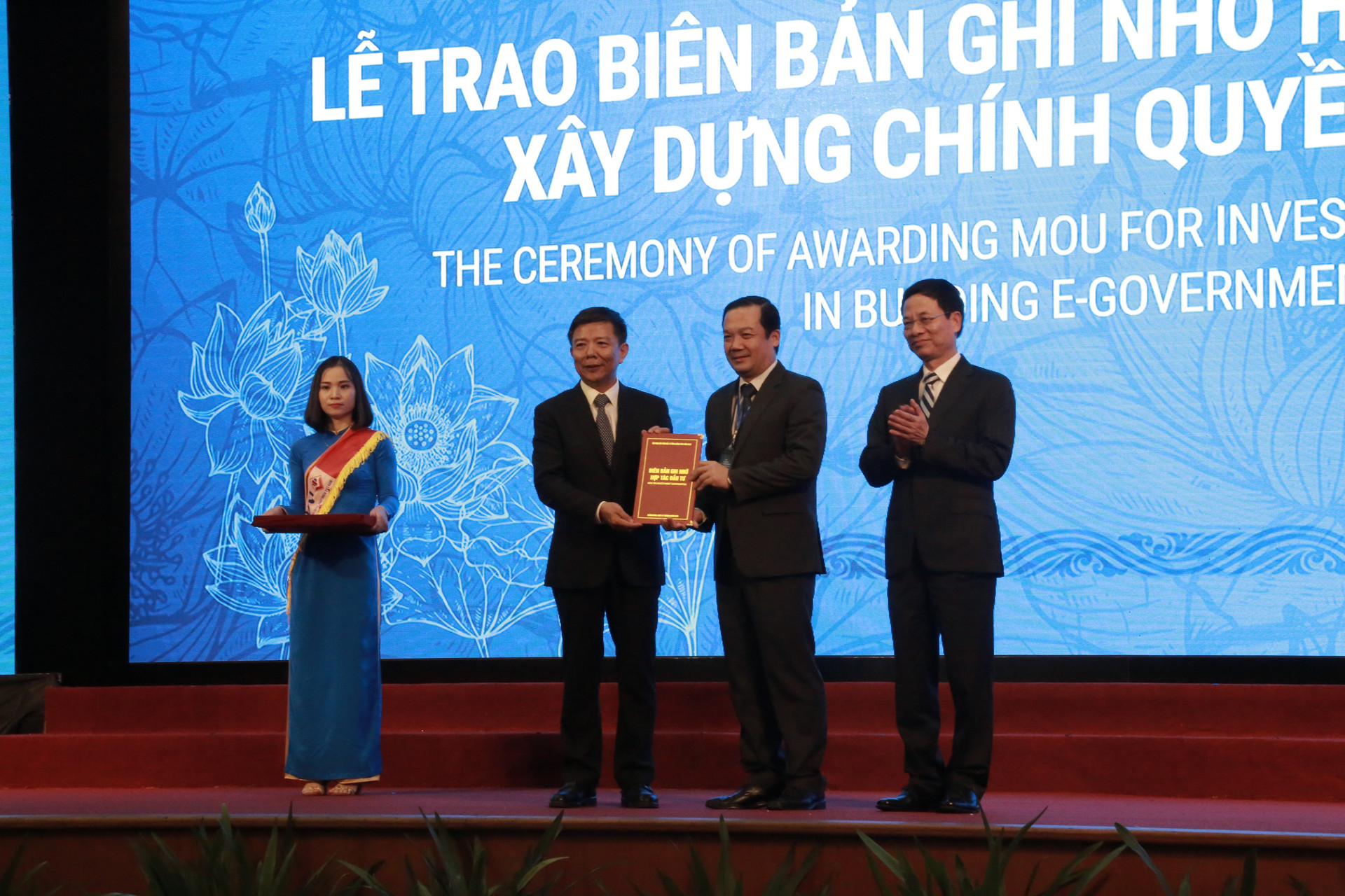 VNPT nhận biên bản ghi nhớ hợp tác đầu tư xây dựng Chính quyền điện tử tại tỉnh Quảng Bình