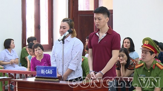 Hà Nội: Phạt tù bố đẻ và mẹ kế hành hạ con