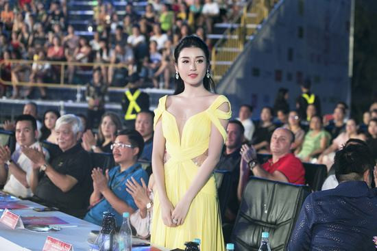 Huyền My lộng lẫy đêm thi thứ 2 của Người đẹp thời trang của Hoa hậu Việt Nam