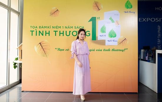 Thanh Lam biểu diễn tại Tọa đàm sách “Tình Thương” – Hà Huy Thanh