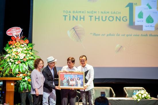 Thanh Lam biểu diễn tại Tọa đàm sách “Tình Thương” – Hà Huy Thanh