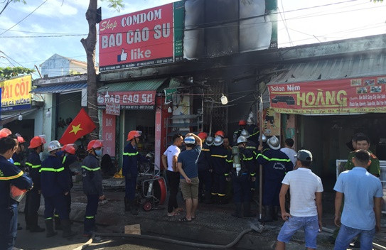Cháy cửa hàng bán đồ thể thao tại Đà Nẵng