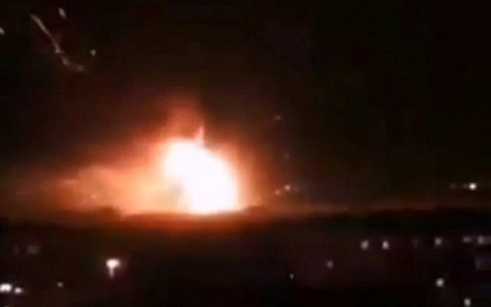Syria bị tấn công, nổ lớn rung chuyển thủ đô Damascus