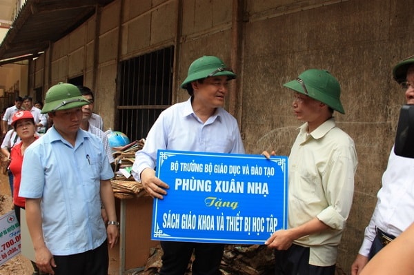 Bộ trưởng Bộ GD-ĐT mong học sinh, thầy cô ở Sơn La sớm ổn định trở lại trường