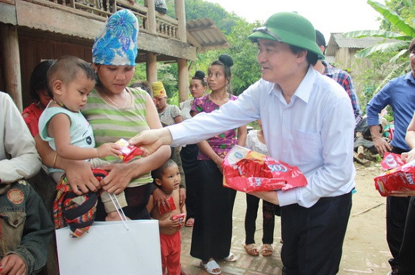 Bộ trưởng Bộ GD-ĐT mong học sinh, thầy cô ở Sơn La sớm ổn định trở lại trường