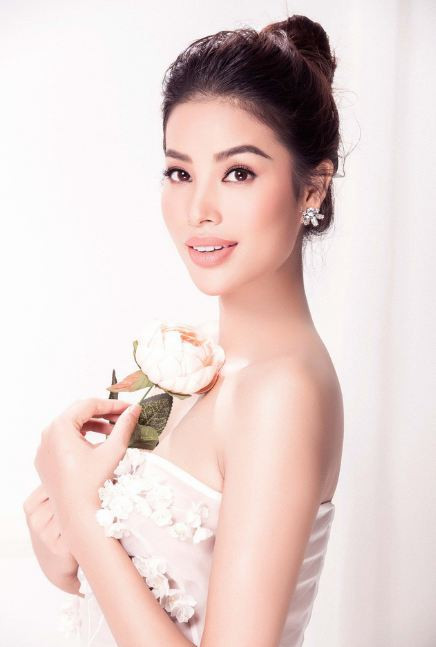 Hoa hậu Hoàn vũ Việt Nam 2015 Phạm Hương âm thầm qua Mỹ điều trị bệnh tuyến giáp