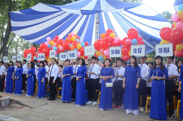 Chủ tịch nước Trần Đại Quang đánh trống khai giảng tại trường THPT Chu Văn An