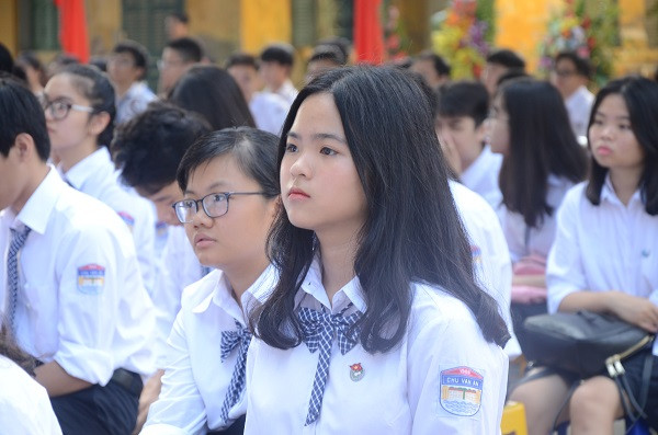Nữ sinh trường THPT Chu Văn An rạng ngời trong Lễ khai giảng 