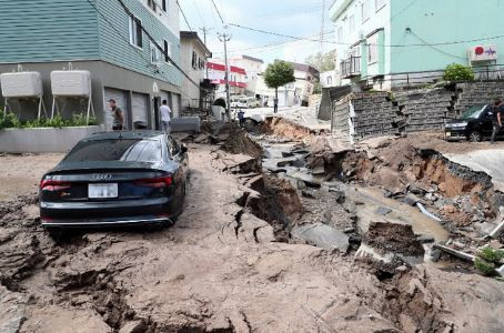 Sau siêu bão, Nhật Bản tiếp tục bị tàn phá bởi trận động đất 6,7 độ richter