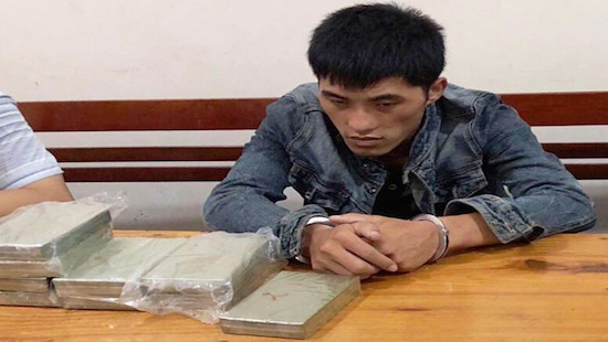 Bắt đối tượng vận chuyển 10 bánh heroin từ Lào về Việt Nam