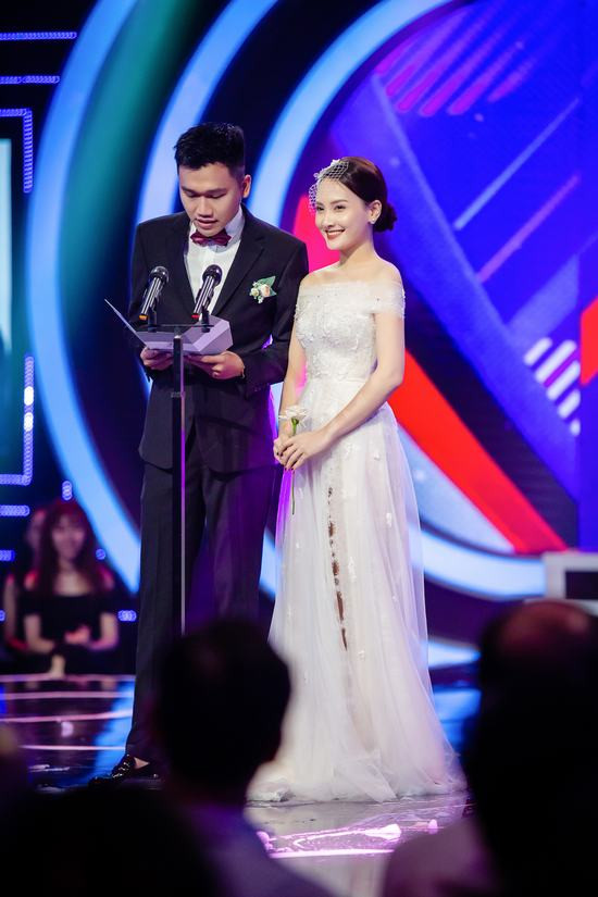 Lễ trao giải VTV Awards - Sắc màu 2018: Bảo Thanh và 'Mr Cần Tro' tình tứ trên thảm đỏ