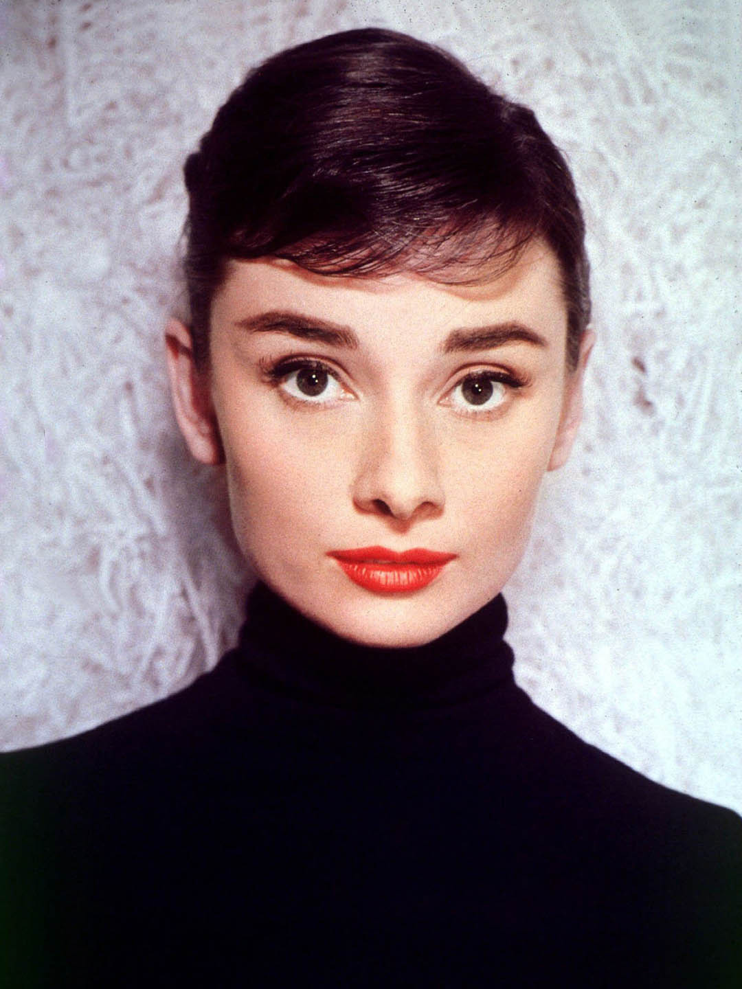 Bùi Tiến Dũng gây chú ý, Angela Phương Trinh hóa Audrey Hepburn
