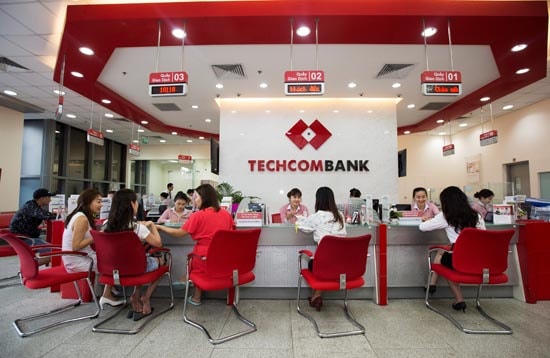 “25 năm gắn kết yêu thương - trao ngàn quà tặng” cùng Techcombank