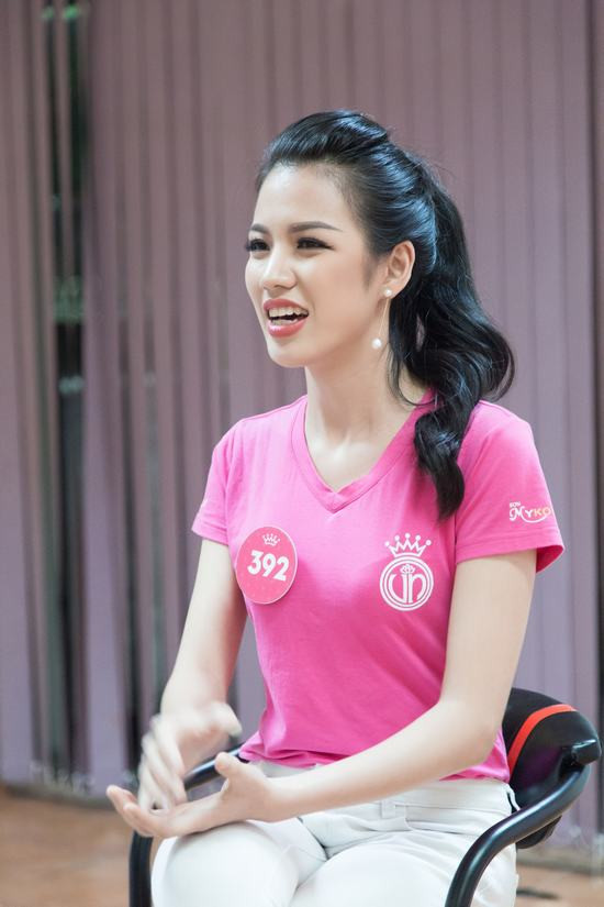 Thí sinh Hoa hậu Việt Nam 2018 nói tiếng Anh như gió