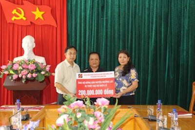 Agribank Thanh Hóa sẻ chia cùng đồng bào vùng lũ huyện Mường Lát
