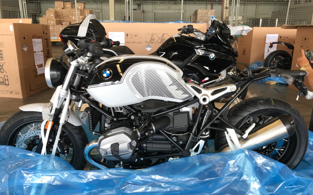 BMW R nineT Spezial và K1600 Grand America bất ngờ xuất hiện tại sân bay Tân Sơn Nhất