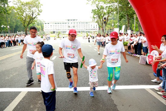 Gần 3 tỷ đồng cho trẻ em nghèo hiếu học từ giải chạy cộng đồng Seabank Run for the Future