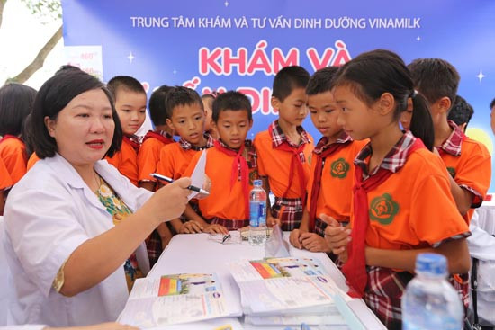 Quỹ sữa vươn cao Việt Nam và Vinamilk trao 66.000 ly sữa cho trẻ em tỉnh Vĩnh Phúc