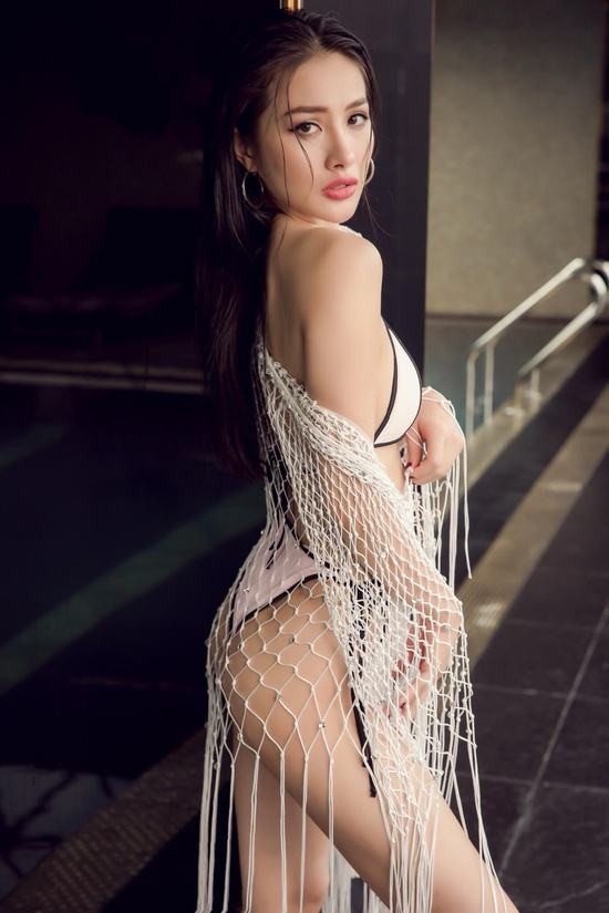 Yaya Trương  Nhi diện bikini khoe 3 vòng sexy không kém Hoa hậu 