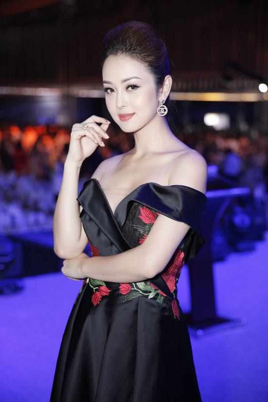Hoa hậu xinh đẹp Jennifer Phạm hội ngộ ca sĩ Tuấn Hưng 