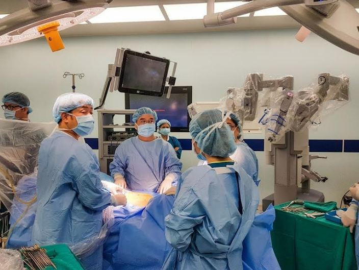 Phẫu thuật robot “trị” ung thư tiền liệt tuyến cho bác sĩ người Nhật