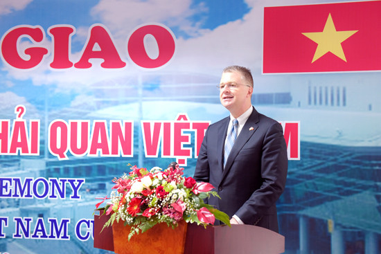 Hoa Kỳ tài trợ máy soi hàng hoá cho Việt Nam
