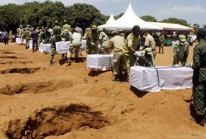 Rùng rợn cảnh vớt xác 224 người thiệt mạng trong vụ lật phà ở Tanzania