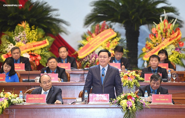 Thủ tướng gặp gỡ, đối thoại với công nhân lao động tại Đại hội Công đoàn Việt Nam