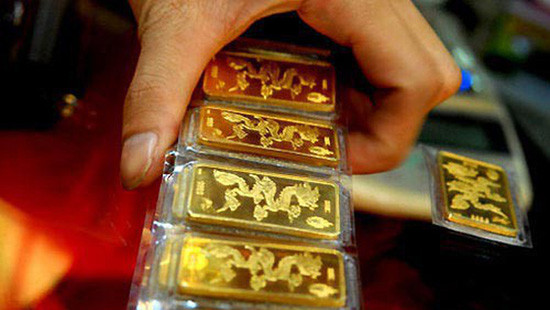 Giá vàng trong nước đắt hơn giá vàng thế giới gần 3 triệu đồng mỗi lượng
