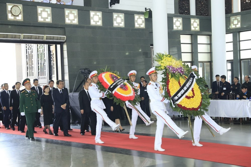 Thủ tướng các nước và các đoàn quốc tế viếng Chủ tịch nước Trần Đại Quang tại Hà Nội