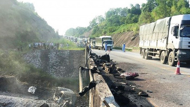 Thông tuyến cao tốc Nội Bài – Lào Cai sau vụ cháy xe chở xăng