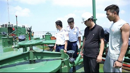 Cảnh sát biển tạm giữ tàu chở 1 triệu lít xăng không rõ xuất xứ