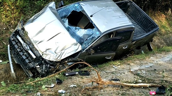 Xe ô tô mất lái trên đường mòn Hồ Chí Minh, 2 người thương vong