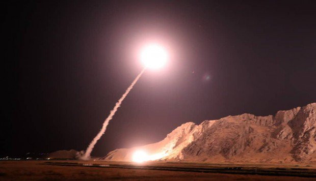 Iran nã tên lửa vào sào huyệt 