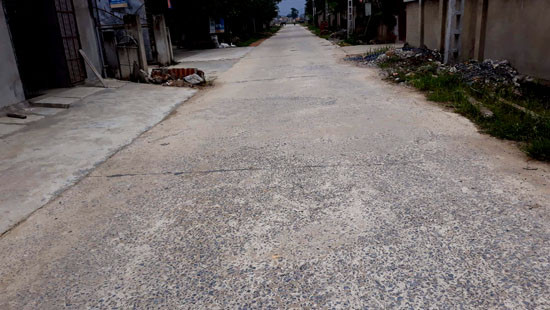 Huyện Nam Đàn (Nghệ An): Đường nông thôn vừa bàn giao đã hỏng