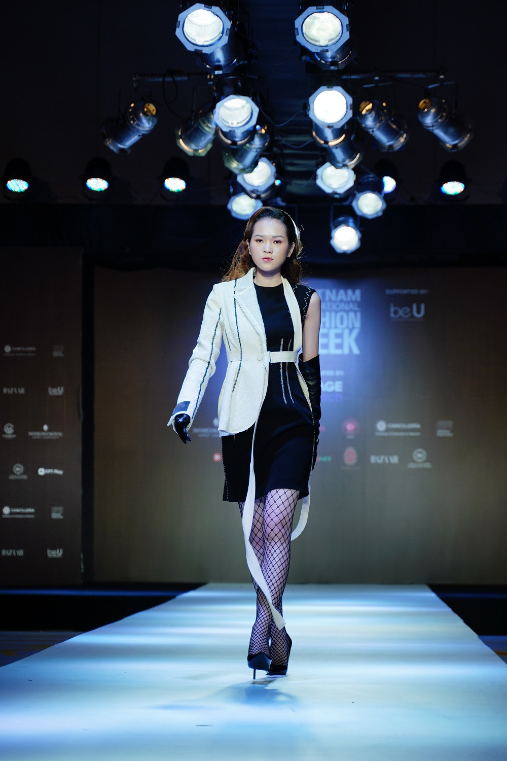 Vietnam International Fashion Week Thu Đông 2018 có gì mới?
