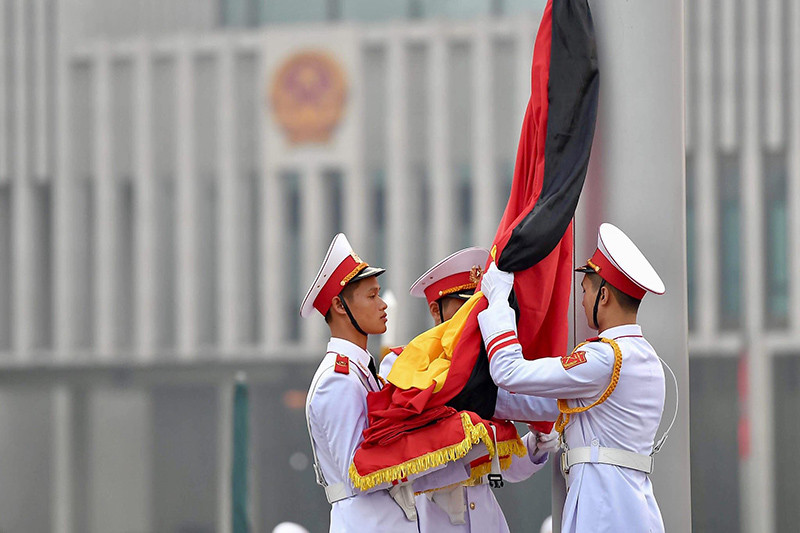 Chùm ảnh: Lễ treo cờ rủ Quốc tang nguyên Tổng Bí thư Đỗ Mười